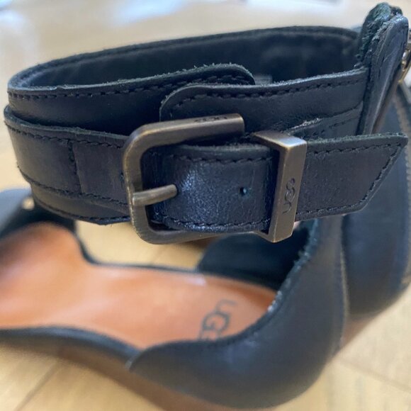 Ugg Char Wedge Sandals - Picture 8 of 12